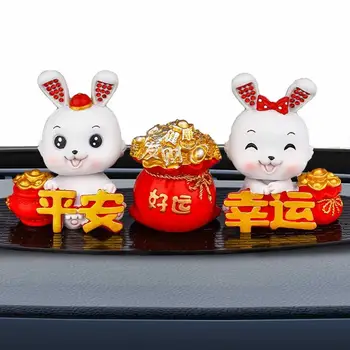 Китайски автомобил заек миниатюрни смола настолен автомобил зайче заек фигури китайски зодиак година настолна заек украшение за добро