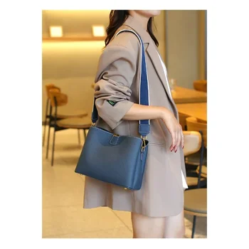 2024 Модна тенденция Нова естествена кожа Дамски чанти Ниша дизайн Висок клас чанти за рамо Изящни и гъвкави модни чанти
