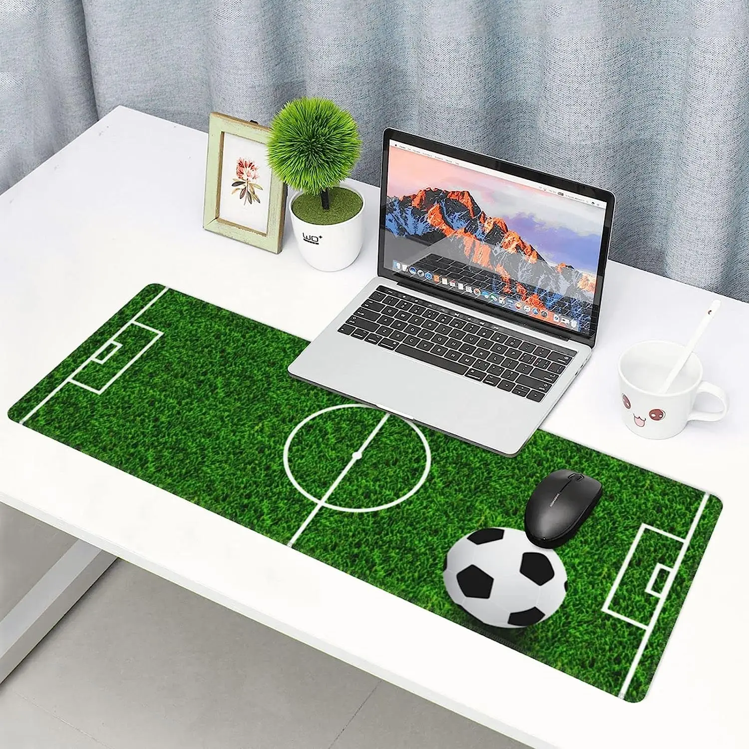 Футболно игрище 3D футболна игрална подложка за мишка с неплъзгаща се гума 31.5 x 11.8 инча База зашити ръбове Водоустойчива подложка за мишка . ' - ' . 5