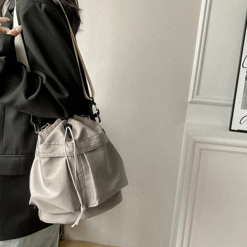 Модни жени кофа чанти водоустойчив найлон рамо чанти голям капацитет crossbody чанти за жени преносими шнур чанти . ' - ' . 0