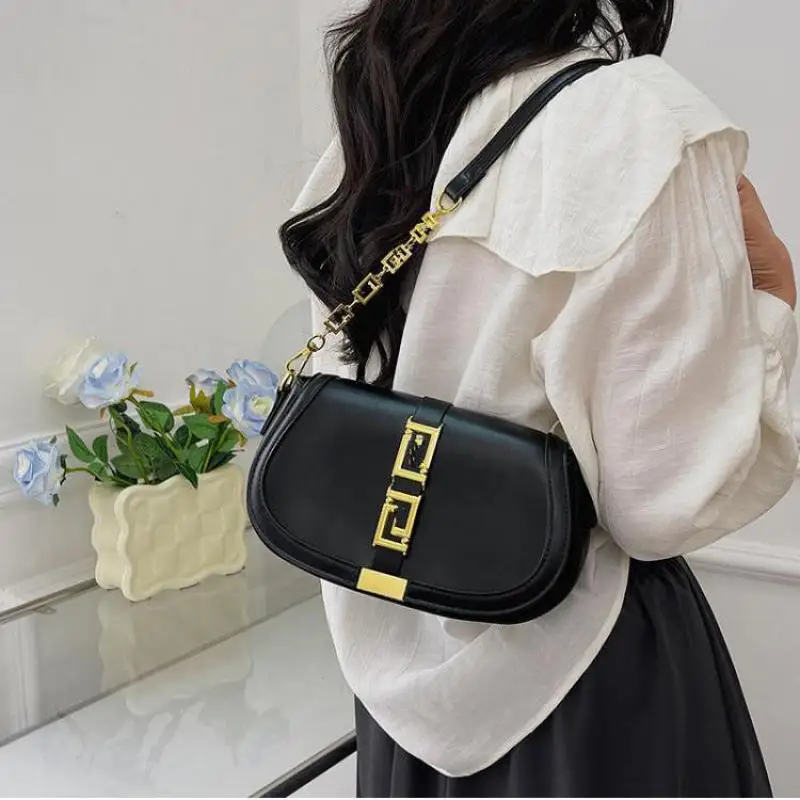 Модни прости дизайнерски чанти за жени Нов висок клас елегантни модни вериги Messenger чанта метална кожа шик изящна чанта за рамо . ' - ' . 0