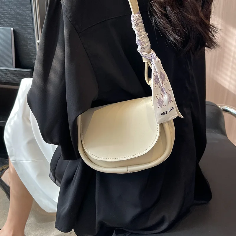 Гореща продажба на дамска чанта 2023 Нов нишов дизайн Прости и гъвкави изящни шалове Модерна малка квадратна чанта за жени . ' - ' . 4