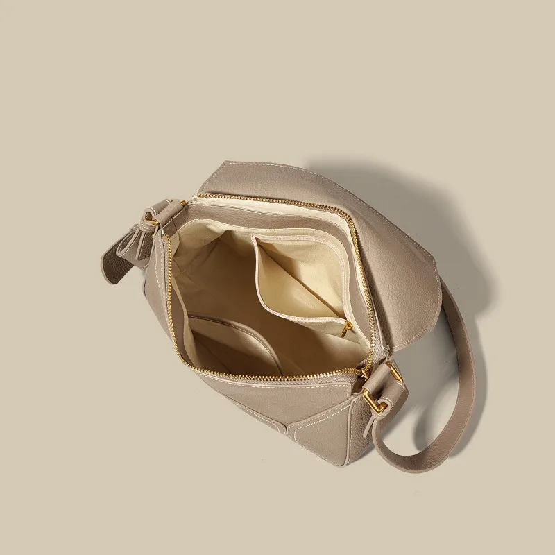 Дамска чанта Геометрична чанта от естествена кожа 2023 Есенна дамска чанта за рамо под мишниците Женска популярна чанта за пътуване . ' - ' . 2