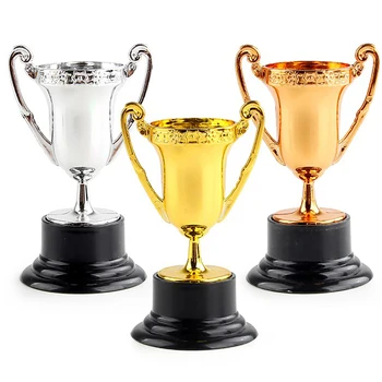 Пластмасови трофеи за награди Награда за деца Пластмасов трофей Пластмасови чаши за детски награди Детски училищни наградни материали
